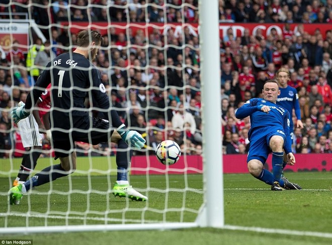 Lukaku, hãy nhìn cái cách người Man Utd đối xử với Rooney! - Ảnh 1.