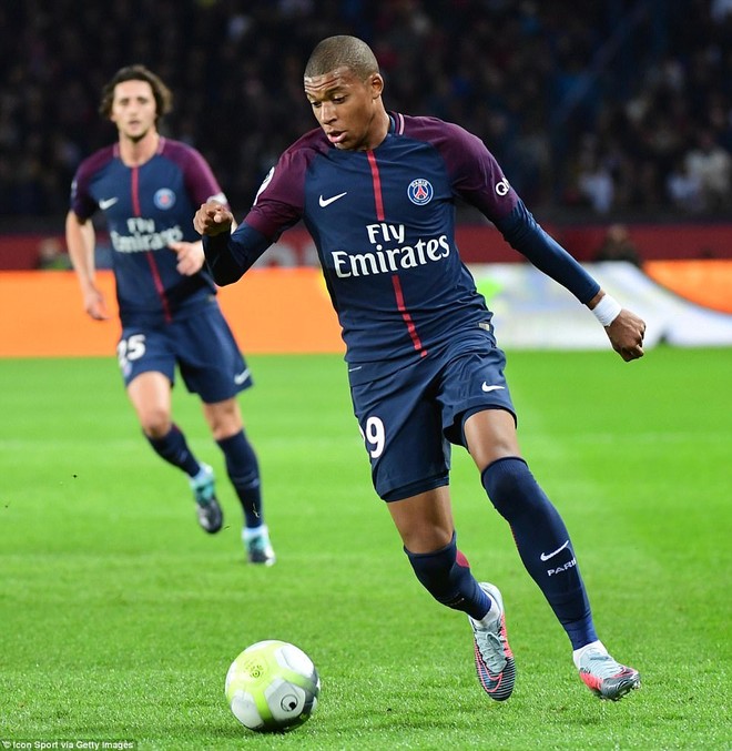 Neymar tranh s&uacute;t phạt đền với Cavani trong chiến thắng may mắn của PSG - Ảnh 6.