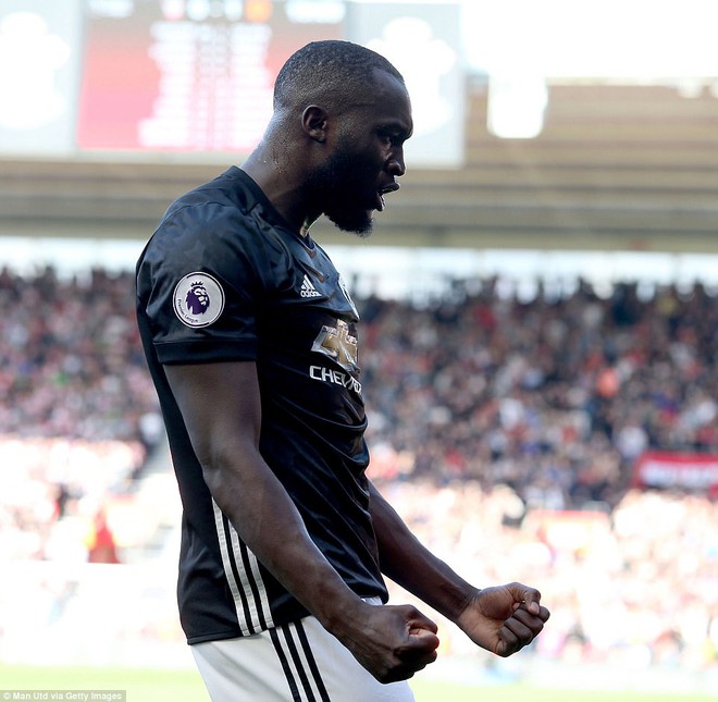 Mourinho kh&ocirc;ng hiểu v&igrave; sao bị trọng t&agrave;i đuổi l&ecirc;n kh&aacute;n đ&agrave;i - Ảnh 3.