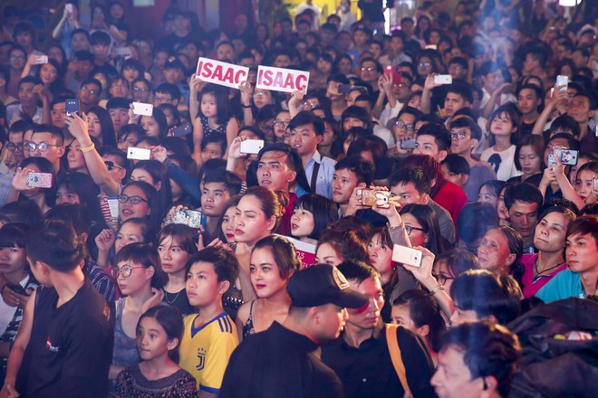 Cặp bài trùng Min - Erik biểu diễn cực sung, suýt chạm môi trên sân khấu - Ảnh 13.