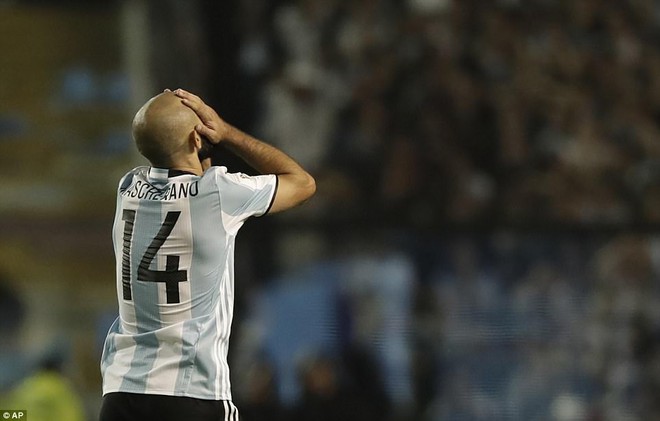 Argentina h&ograve;a thất vọng Peru, Messi nguy cơ ngồi nh&agrave; xem World Cup - Ảnh 4.