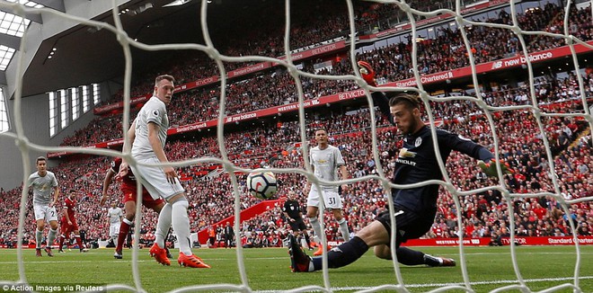 Man Utd dựng xe bu&yacute;t 2 tầng, cầm h&ograve;a Liverpool - Ảnh 4.