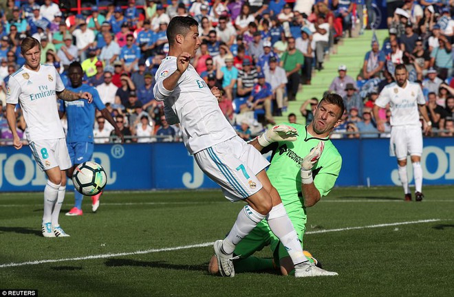 Ronaldo giải cơn khát bàn thắng, mang về 3 điểm cho Real - Ảnh 5.