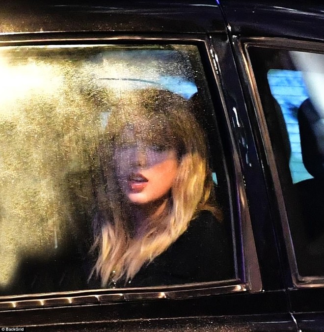 Taylor Swift mình dây ngày nào giờ lộ cặp đùi to, béo lên thấy rõ trên trường quay MV mới - Ảnh 11.