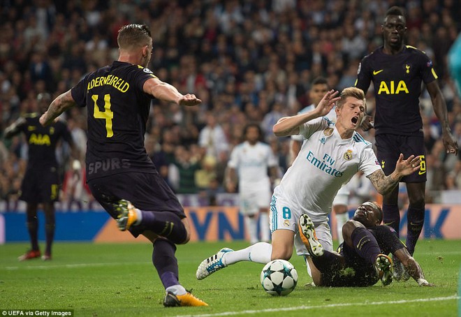 Ronaldo ghi bàn trên chấm penalty, Real Madrid thoát thua Tottenham - Ảnh 10.
