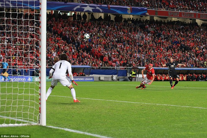 Rashford ghi bàn tinh quái, Man Utd đánh bại đội bóng cũ của Mourinho - Ảnh 5.