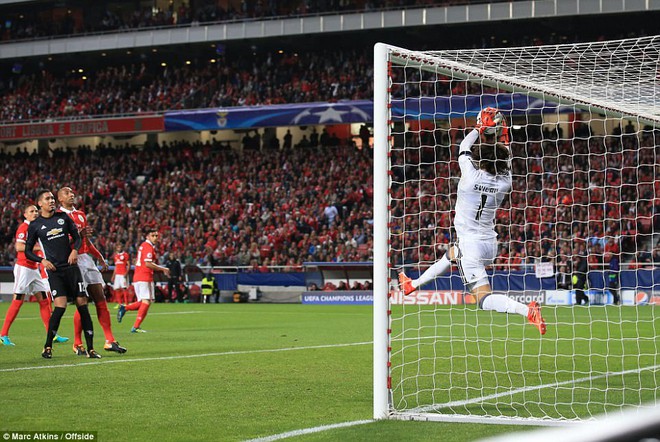 Rashford ghi bàn tinh quái, Man Utd đánh bại đội bóng cũ của Mourinho - Ảnh 7.