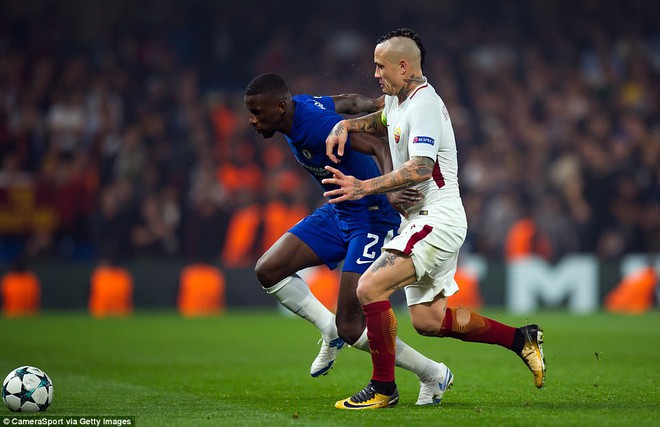 Hazard lập cú đúp giúp Chelsea thoát thua ngay tại Stamford Bridge - Ảnh 5.