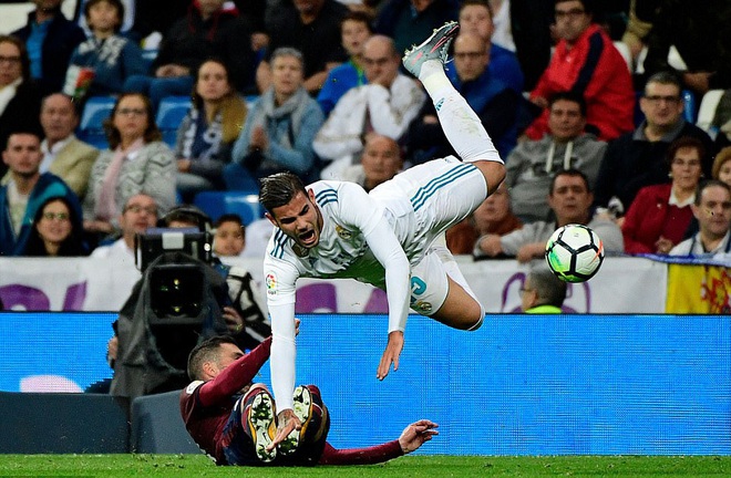 Ronaldo im tiếng, Real Madrid vẫn đè bẹp Eibar để giành lại vị trí thứ 3 - Ảnh 4.