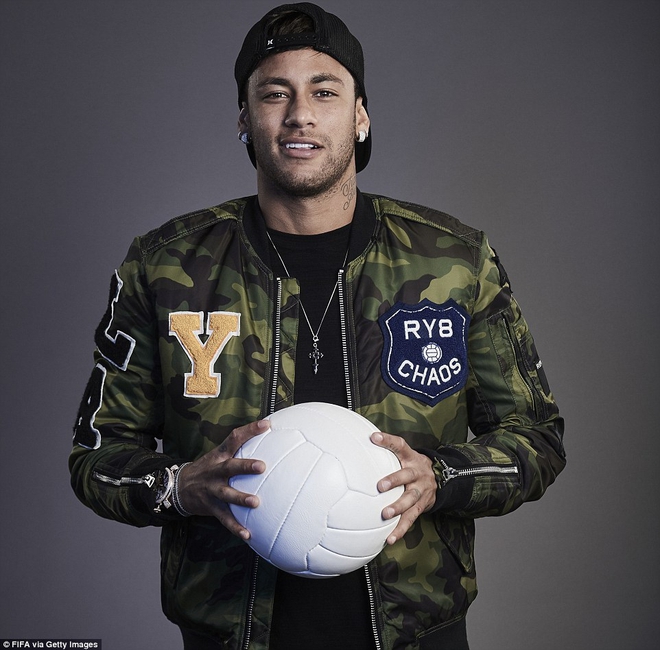Ronaldo s&agrave;nh điệu đến dự lễ trao giải The Best - Ảnh 7.