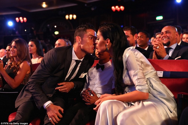 Ronaldo - Georgina: Mối tình Hoàng tử và Công chúa Lọ Lem - Ảnh 4.
