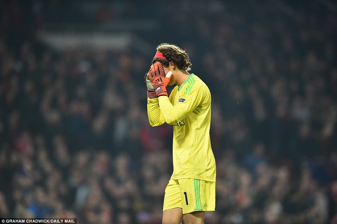 Man Utd thắng trận thứ 4 li&ecirc;n tiếp ở Champions League nhờ penalty v&agrave; sai lầm của thủ m&ocirc;n Benfica - Ảnh 10.