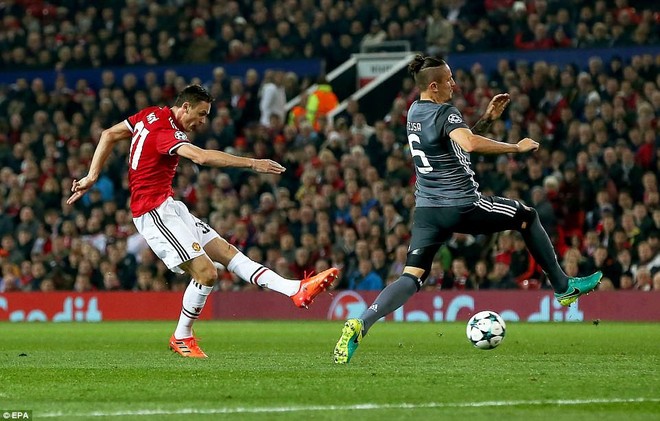 Man Utd thắng trận thứ 4 liên tiếp ở Champions League nhờ penalty và sai lầm của thủ môn Benfica - Ảnh 9.