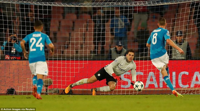 Man City gi&agrave;nh vé đi ti&ecirc;́p sau cơn mưa b&agrave;n thắng ở Napoli - Ảnh 9.