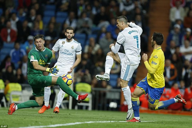 Real Madrid 3-0 Las Palmas: Chuyện quái quỷ gì đang xảy ra với Ronaldo thế này? - Ảnh 9.