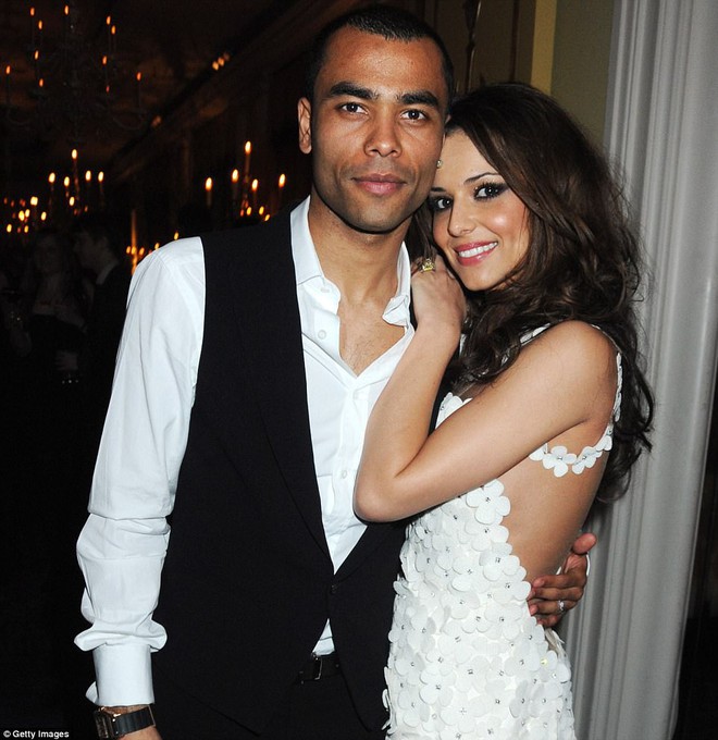 Ashley Cole bán biệt thự từng sống chung với vợ cũ Cheryl - Ảnh 1.