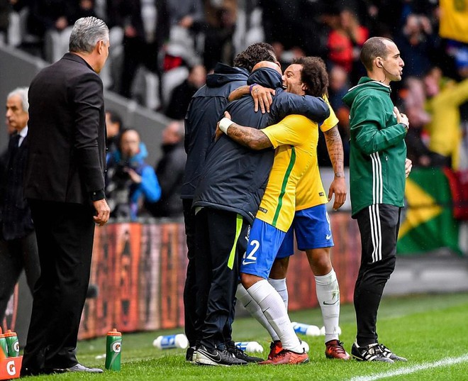 Neymar nổ súng trên chấm 11m, Brazil thắng dễ Nhật Bản - Ảnh 9.