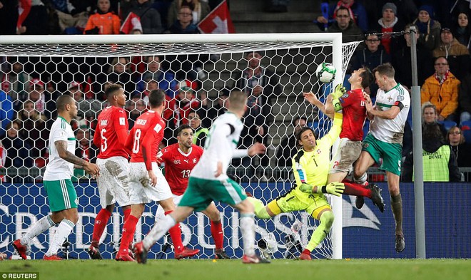 Cầu thủ Bắc Ireland bật khóc vì không được dự World Cup 2018 - Ảnh 11.