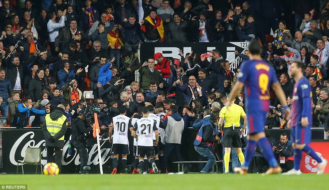 Messi bị tước b&agrave;n thắng hợp lệ, Barca chia điểm tr&ecirc;n s&acirc;n của Valencia - Ảnh 8.
