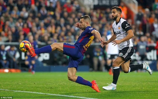 Messi bị tước b&agrave;n thắng hợp lệ, Barca chia điểm tr&ecirc;n s&acirc;n của Valencia - Ảnh 10.