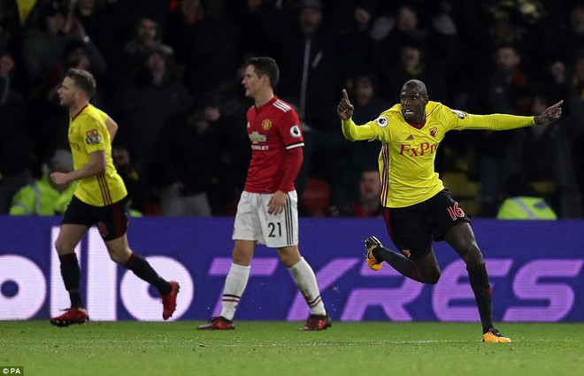 Ashley Young lập cú đúp, Man Utd phả hơi nóng vào gáy Man City - Ảnh 4.