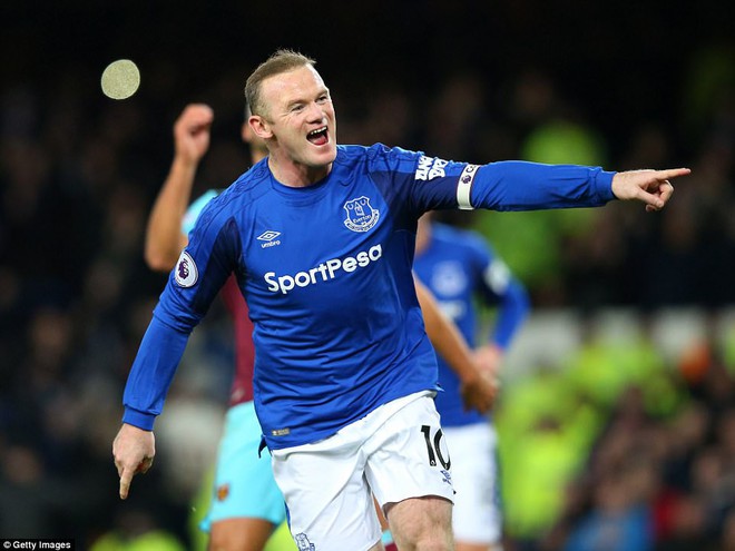 Rooney lập tuyệt phẩm từ giữa sân, ghi hat-trick - Ảnh 3.