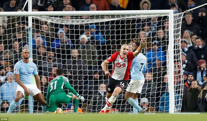 Man City thắng kịch tính phút bù giờ, lại hơn Man Utd 8 điểm - Ảnh 9.