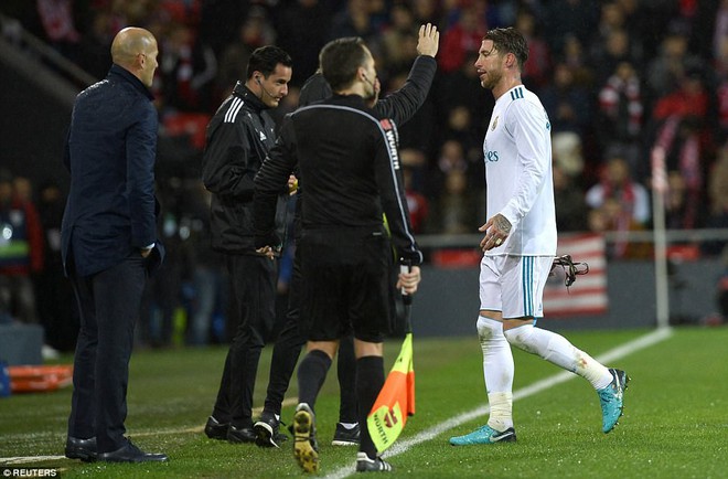 Hiệp sĩ Ramos nhận thẻ đỏ trong trận hòa thất vọng của Real Madrid - Ảnh 10.