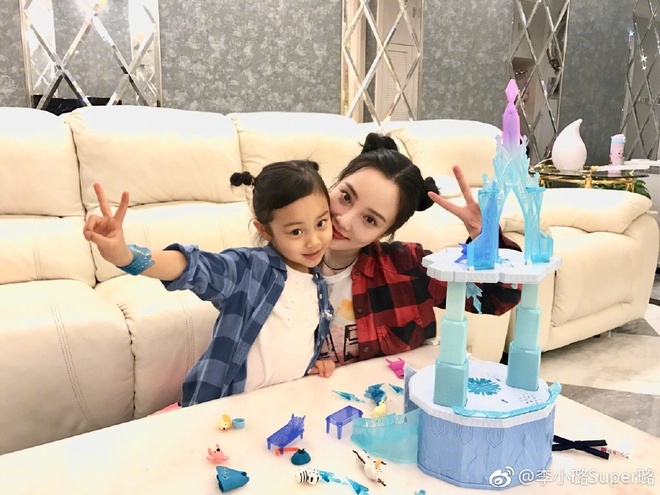 Mải quan tâm Angela Baby - Lâm Tâm Như, người ta quên mất một bà mẹ bỉm sữa ăn chơi sành điệu khác tên Lý Tiểu Lộ - Ảnh 1.