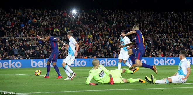 Messi sút hỏng phạt đền trong chiến thắng 4 sao của Barca - Ảnh 8.