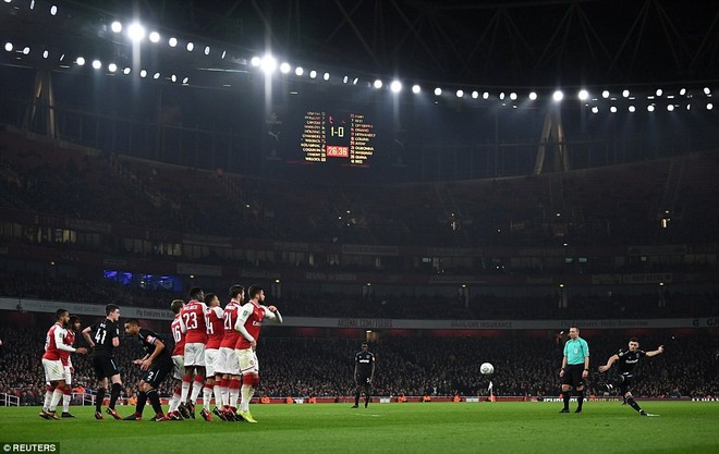 Welbeck đưa Arsenal vào bán kết Cúp Liên đoàn - Ảnh 9.