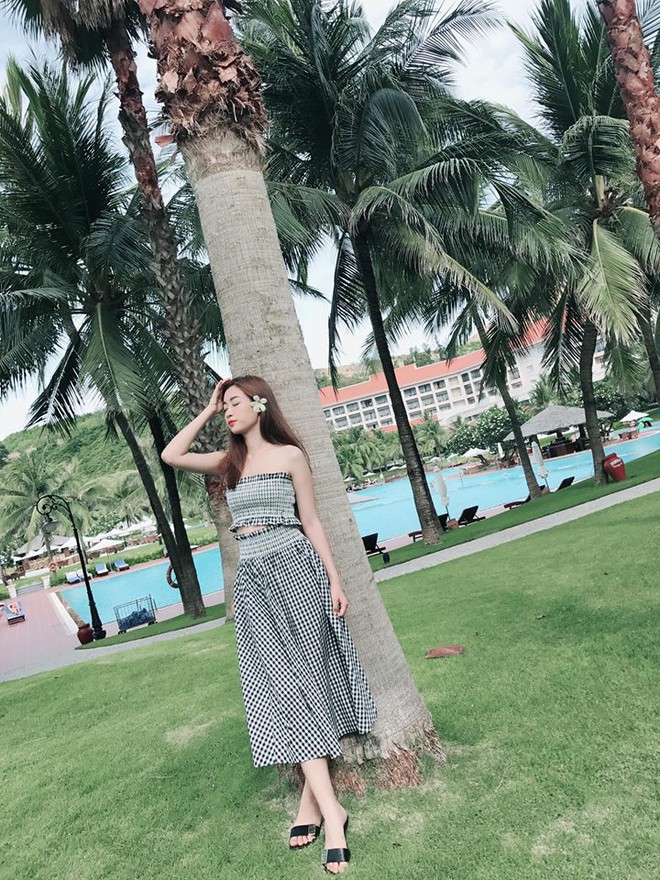 Bộ váy này đang được con gái Việt diện suốt trên Instagram, chứng tỏ gingham là hot trend phá đảo Hè 2017 - Ảnh 5.