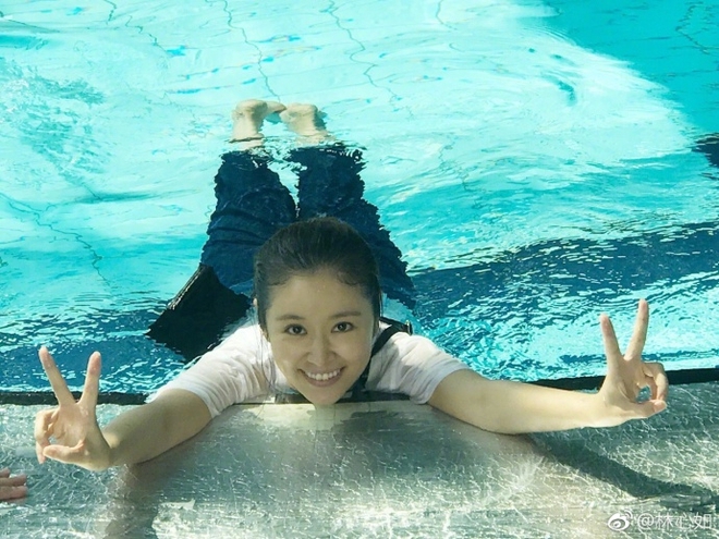 B&agrave; mẹ bỉm sữa L&acirc;m T&acirc;m Như khoe cơ thể dẻo dai thon gọn ở độ tuổi 41, x&oacute;a tan tin đồn bầu b&iacute; lần 2 - Ảnh 5.