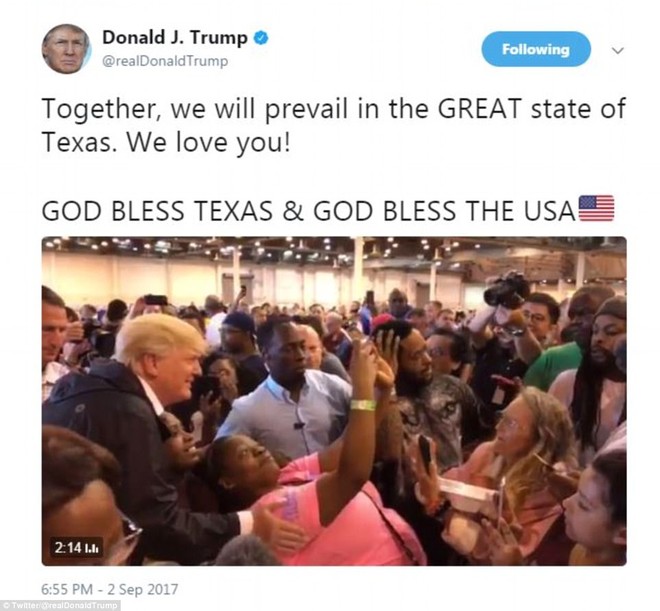 Đệ nhất phu nhân Melania Trump giản dị cùng chồng tới thăm người dân Texas sau bão Harvey - Ảnh 5.