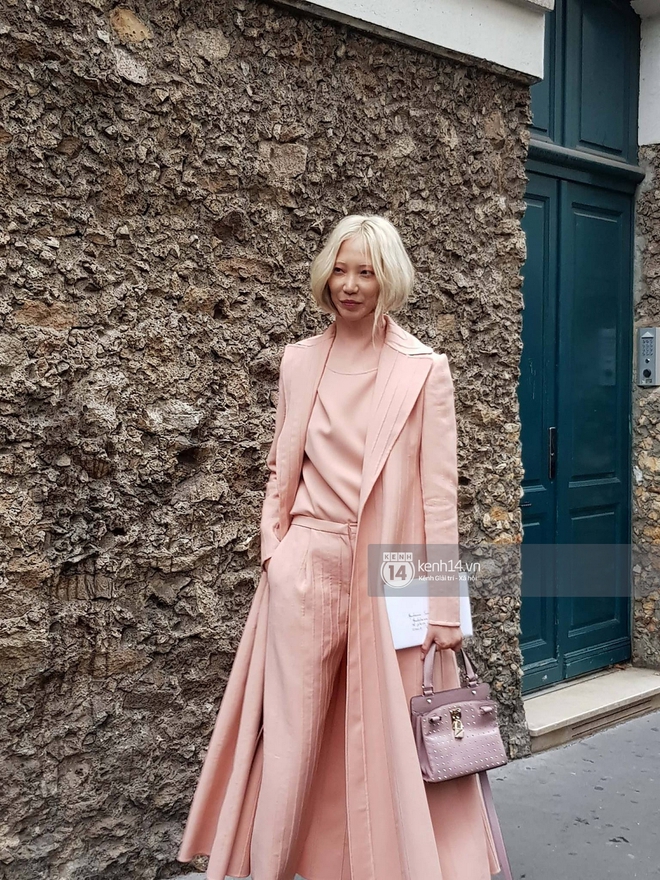 Livestream trực tiếp street style bên ngoài show diễn Valentino Xuân/Hè 2018 - Paris Fashion Week - Ảnh 3.