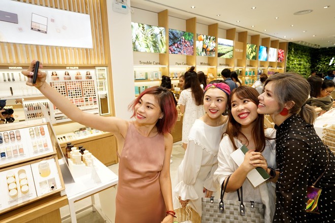 Fan innisfree sướng m&ecirc; trong ng&agrave;y khai trương của h&agrave;ng thứ 3 tại Q.1 - Ảnh 5.