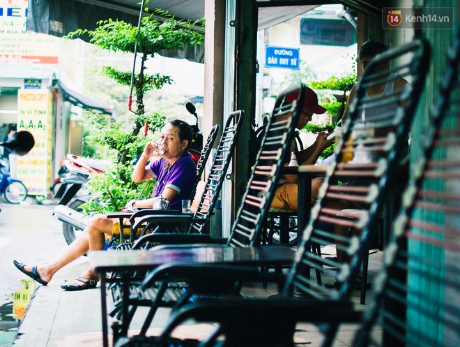 Ch&ugrave;m ảnh: Người S&agrave;i G&ograve;n v&agrave; th&oacute;i quen uống cafe c&oacute;c từ l&uacute;c mặt trời chưa l&oacute; dạng cho đến chiều t&agrave; - Ảnh 4.