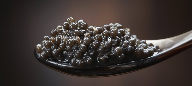 Cách thưởng thức Caviar - món ăn đắt đỏ luôn góp mặt trong các bữa tiệc của hội siêu giàu - Ảnh 3.