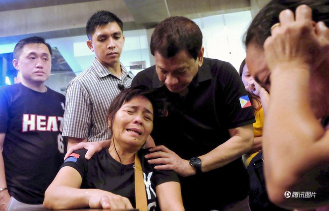 Tổng thống Philippines không kìm được nước mắt khi nghe tin 37 người thiệt mạng trong vụ hỏa hoạn - Ảnh 2.