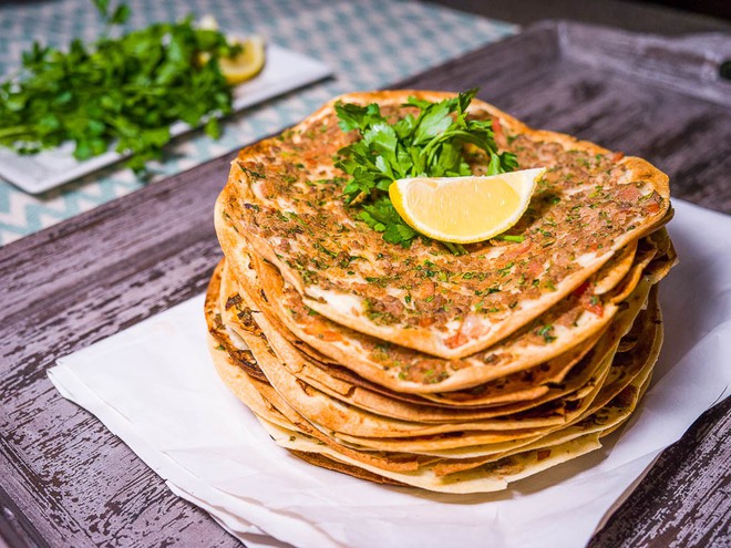 Lahmacun - m&#243;n ăn vặt đến từ Thổ Nhĩ Kỳ khiến bao người chỉ nh&#236;n th&#244;i l&#224; đ&#227; &quot;ứa nước miếng&quot; - Ảnh 5.