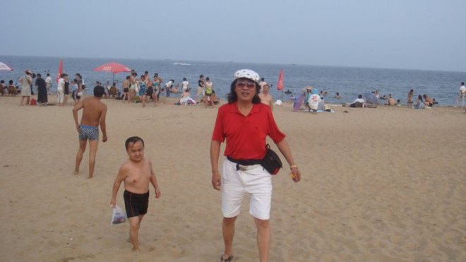 Chỉ cao hơn 1 m&eacute;t, sao nam Thi&ecirc;n Long B&aacute;t Bộ vẫn c&oacute; tổ ấm hạnh ph&uacute;c b&ecirc;n b&agrave; x&atilde; k&eacute;m 18 tuổi - Ảnh 5.