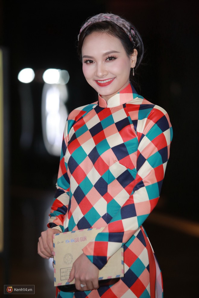 Người ph&aacute;n xử lịch thiệp đến ch&uacute;c mừng phim C&ocirc; Ba S&agrave;i G&ograve;n ra mắt tại H&agrave; Nội  - Ảnh 2.