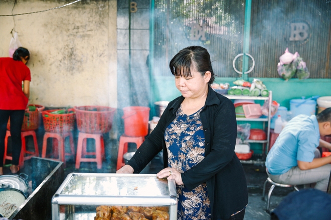 Quán bánh xèo văn nghệ với cô chủ có giọng ca ngọt lịm khiến bao thực khách Sài Gòn say mê - Ảnh 3.