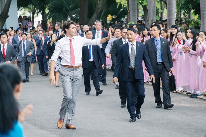 Nổi tiếng bởi vẻ điển trai và lịch lãm, khi đặt chân tới Việt Nam, Thủ tướng Canada lại càng khiến mọi người phải trầm trồ - Ảnh 10.