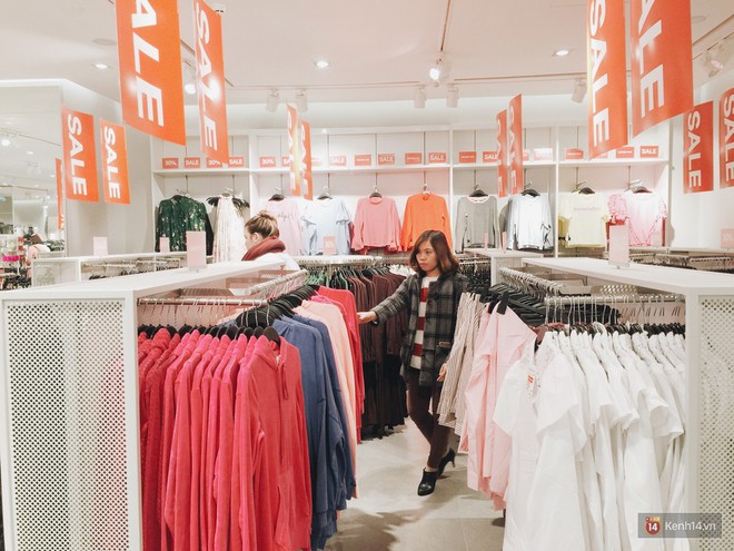 Thông báo sale tới 50%, H&M khiến tín đồ thời trang Hà Nội hụt hẫng vì sale quá ít đồ và không sale đồ Đông - Ảnh 4.