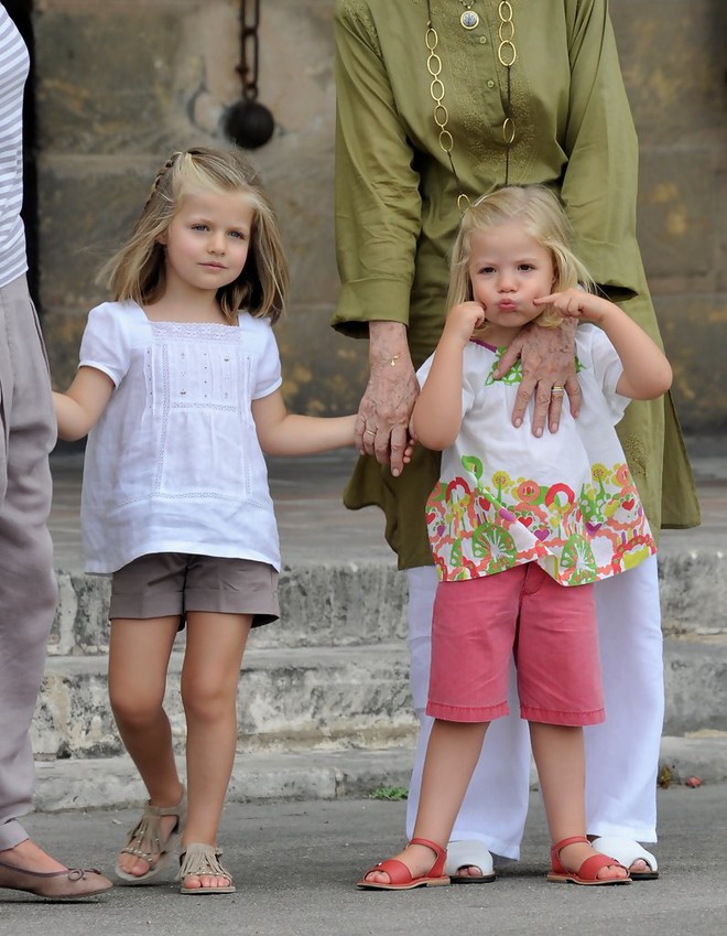 Las 2 encantadoras princesitas de la Familia Real Española ahora están muy guapas - Foto 13.