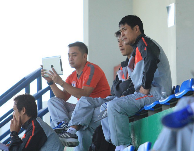 Cựu HLV U23 Việt Nam tới xem HLV Park Hang Seo huấn luyện - Ảnh 2.