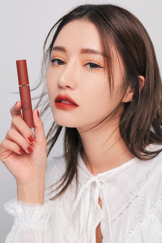 Clip nóng bỏng tay: Swatch cận cảnh loạt màu son 3CE Velvet Lip Tint đang gây sốt - Ảnh 12.