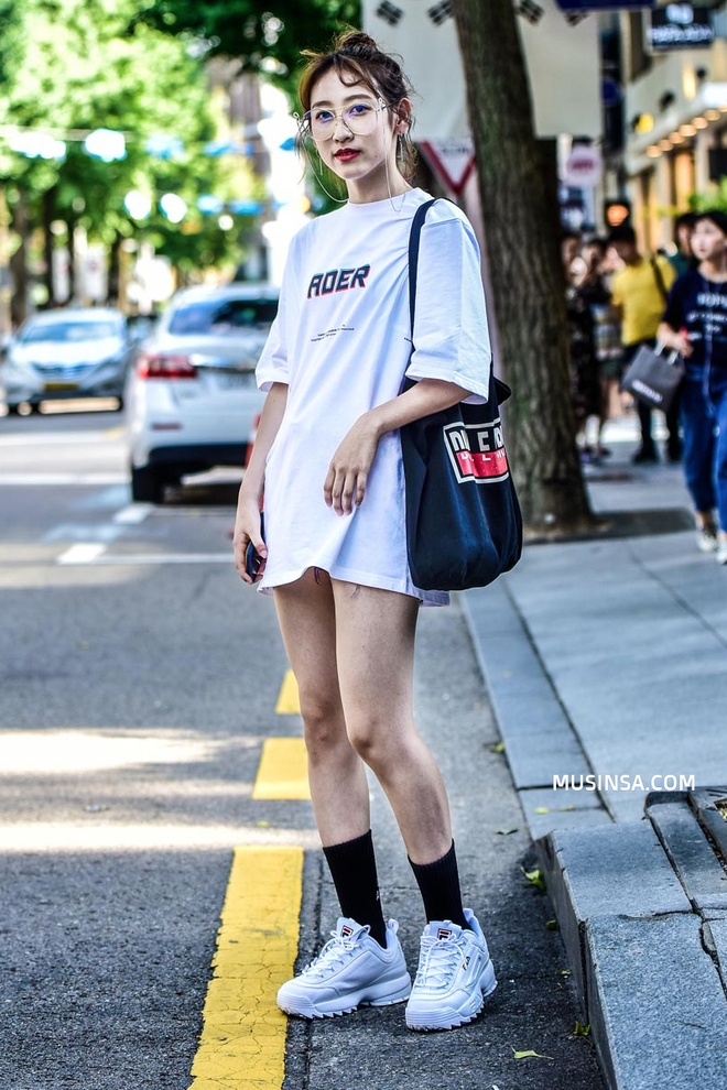 Cùng trưng dụng quần shorts nhưng giới trẻ Hàn lại có cả tá cách mix, cách nào cũng hút mắt thôi rồi! - Ảnh 2.