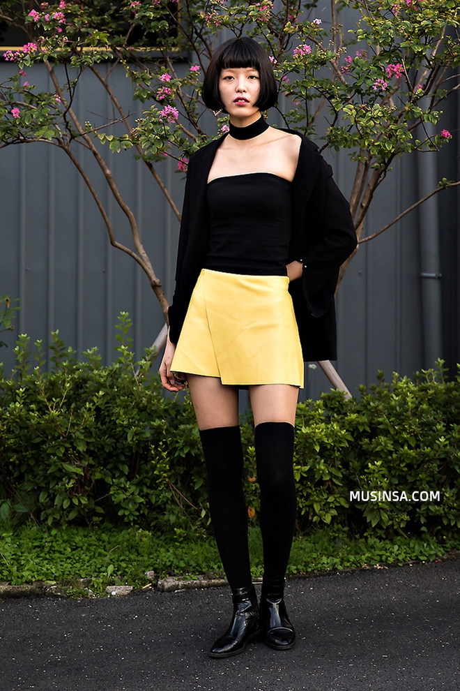 &Aacute;o ph&ocirc;ng, quần jeans, layering - 3 yếu tố đinh trong c&aacute;ch mix đồ chớm thu của giới trẻ H&agrave;n - Ảnh 8.